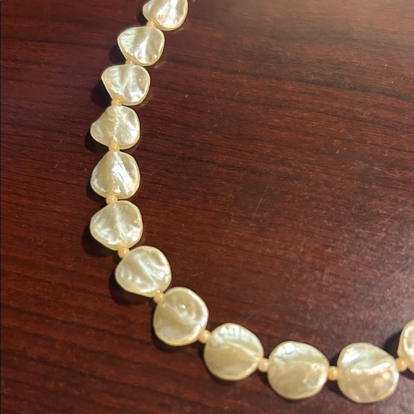 Elegant Pearl Necklace - Picture 2 of 4